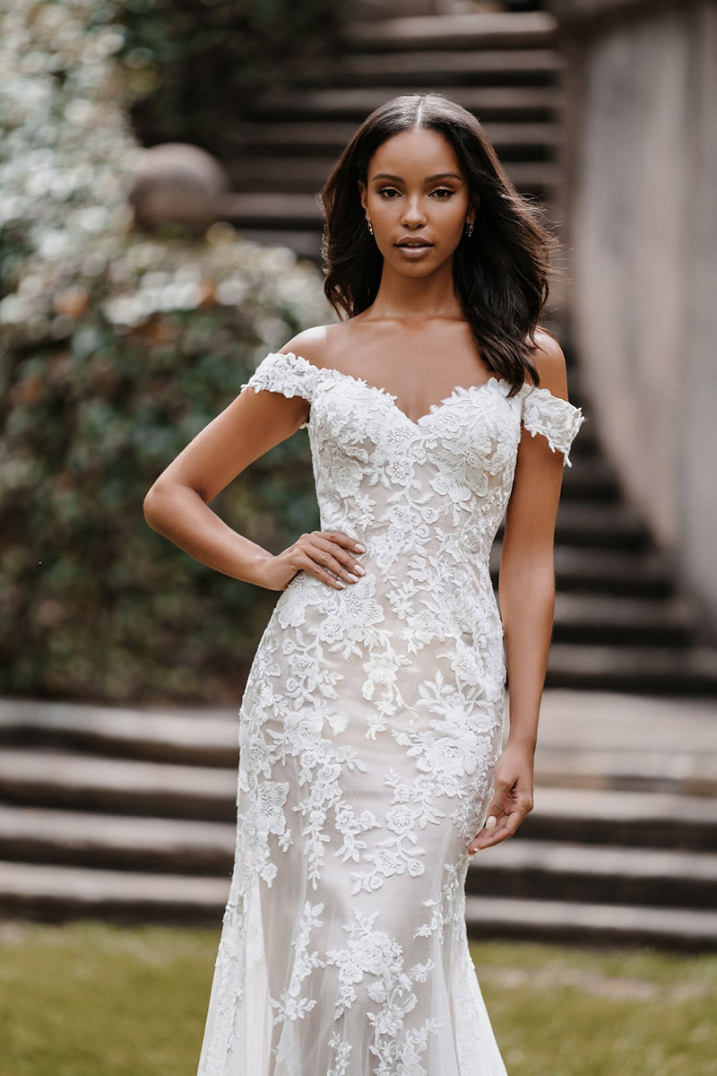 37 Lace Wedding Dresses For a Romantic Bridal Look