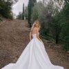 A softly pleated strapless, sweetheart neckline