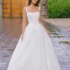 R3907 Allure Romance