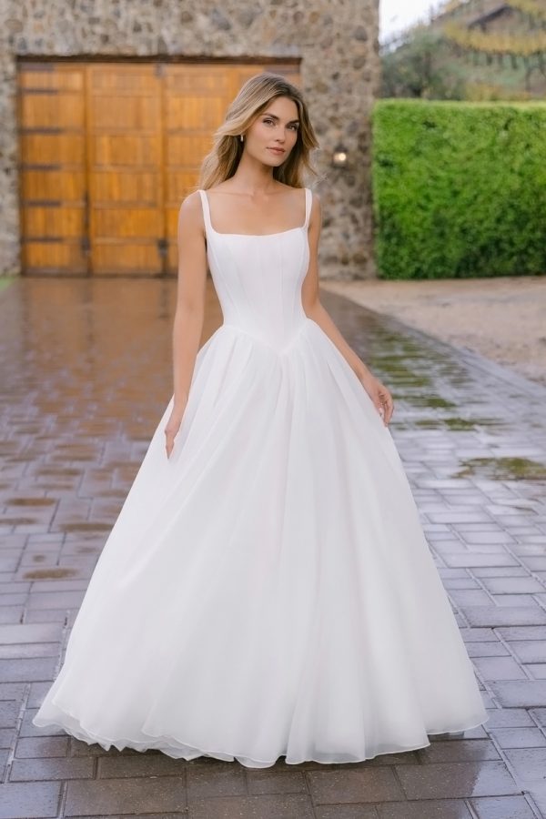 R3907 Allure Romance