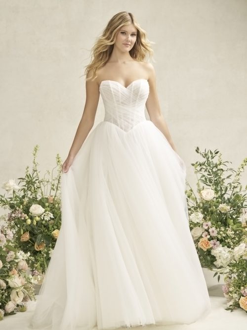 R3917 Allure Romance
